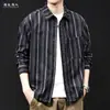 Chaqueta de camisa a rayas negras estilo japonés para hombre, nuevo modelo de primavera para hombre 2026, camisa casual de manga larga de alta gama para primavera y otoño