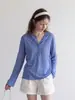 Saída de praia de tricô azul com gola semiaberta, proteção solar para mulheres, estilo old money de verão, camiseta casual solta de manga longa, caimento fininho como papel 10841