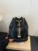 Bolso de hombro retro con tachuelas para mujer, estilo 'hot girl', transfronterizo, nuevo bolso de hombro de moda europeo y americano para ir al trabajo, bolso tote de nicho