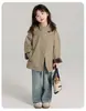 Hui Oito Estações Comércio Exterior Roupas de Primavera Tops para Meninas 2025 Novos Casacos Corta-vento Casuais Retrô de Primavera e Outono para Crianças Comprimento Médio