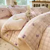 Novo Conjunto de Quatro Peças de Cama de Veludo Leite Desenho Animado 2025 Outono e Inverno Espessado Lençóis e Fronhas de Veludo Coral Roupa de Cama com Forro de Lã