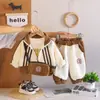 Conjunto de Ropa de Otoño para Niños 2026 Nuevo Elegante Bolso Cruzado de Primavera y Otoño para Bebés Conjunto de Tres Piezas de Manga Larga Infantil Niños Niños Moderno
