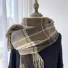 Atacado de Cachecol Novo Cachecol Xadrez de Imitação de Caxemira Cachecol Xadrez Estilo Coreano Outono e Inverno para Mulheres Lenço Xale com Franjas
