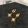 Brincos de Trevo de Quatro Folhas Vazados em Zircônia Branca com Design de Nicho Popular Transfronteiriço, Modernos e Versáteis, Estilo de Luxo Leve com Sensação de Alta Qualidade, Preço de Fábrica