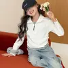 Camiseta básica para meninas, novo modelo primavera e outono 2026, camiseta de manga comprida para meninas mais velhas, visual estiloso de duas peças, top infantil estilo coreano