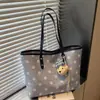 Bolsa Tote de Ponto Cruz Transfronteiriça Verão 2026 Novo Estilo Coreano com Múltiplos Compartimentos, Grande Capacidade, Versátil para o Dia a Dia, de Ombro e de Mão
