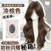 Peruca completa para mulheres, estilo início de outono, com repartição central e ondas grandes, criando um visual elegante e estiloso, adequada para o uso diário