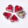 Atacado do Fabricante Grau Especial A Strass de Cristal K9 Coração de Pêssego Inclinado com Base Pontiaguda, Strass Irregulares com Garras para Roupas, Sapatos, Decoração de Embalagens, Strass para Nail Art