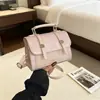 Bolsa Simples para Mulheres Nova Moda Primavera 2026 Bolsa de Ombro de Nicho para Sobraco Bolsa Pequena Quadrada Transversal de Alta Qualidade