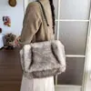 2026 Nuevo Bolso de Hombro Individual con Cadena de Felpa para Otoño Invierno Estilo Coreano para Mujer Sensación de Alta Gama Gran Capacidad Bolso Cruzado Bolso Tote de Moda