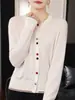 Nuevo cárdigan de lana de punto fino para mujer, con cuello redondo, botones al frente, perfecto para otoño e invierno, con diseño de doble botón, adecuado para el trabajo y el uso diario, y una prenda exterior elegante y versátil.