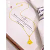 Collar de Hoja de Ginkgo Bañado en Oro Estilo Antiguo con Dorado de Hielo para Mujer, Lujo Ligero, Sensación Elegante y de Alta Gama, Amuleto de Pequeña Fortuna, Cadena para Clavícula Pequeña Estilo Vestido