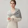 Xale Triangular de Cashmere Feminino Cachecol com Design de Furo Torcido Capa Outono/Inverno Novo Estilo Cachecol de Pescoço Vazado Proteção Quente para o Pescoço