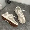 Zapatillas retro versátiles de suela gruesa para mujer, nuevo modelo de otoño 2026, zapatos deportivos de suela blanda que aumentan la altura para personas bajitas