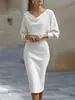 Vestido canelado de um ombro com manga morcego, estilo europeu e americano, para mulheres, acinturado, que molda o quadril, de comprimento médio, elegante e adequado para o trabalho
