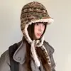 Sombrero Lei Feng de Felpa Estilo Fair Isle Vintage para Mujer, Gorro Grueso de Invierno con Orejeras, Diseño que Adelgaza el Rostro, Gorro de Punto con Cierre de Corbata