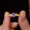 Libro Rojo Pequeño Explosiones Punto de Inflamación Taladro Huevo de Paloma Anillo Estrellas del Cielo Anillo de Temperamento con Taladro de Punta Alambre