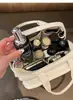 Nova Bolsa de Armazenamento Portátil de Alta Qualidade para Mulheres, Super Popular com Divisórias para Armazenamento de Produtos de Skincare e Bolsa de Maquiagem