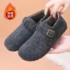 Pantuflas peludas para usar al aire libre, nuevo estilo 2026, forradas de felpa y engrosadas, zapatos de algodón para mujer para otoño e invierno, estilo Birkenstock de suela plana, cálidos y cómodos, zapatos para mamá