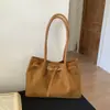 Bolsa Tote de Camurça Retrô para Mulheres 2025 Nova Bolsa de Ombro de Grande Capacidade para o Dia a Dia Bolsa de Mão Versátil de Alta Qualidade