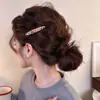 Grampo de Cabelo com Temperamento Retrô para Outono e Inverno para Mulheres 2026 Novo Grampo Lateral de Pérola Redonda Presilha de Cabelo Presilha de Franja com Estampa de Leopardo Acessórios de Cabelo