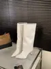 Botas altas de tacón puntiagudo, ajustadas, de pierna larga para mujer, colección otoño/invierno 2026, color café, con un diseño elegante y en capas