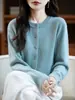 Cardigan de moda com botões e gola redonda espessa, quente com strass coloridos, simples e elegante para o trabalho, vestuário feminino em generoso tom verde-lago