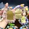 Pingente de Concha de Água de Ouro Puro 999 para Celular ou Mochila, Design Fofo para Atrair Riqueza e Dinheiro, Apresentando Cordão de Contas do Shin-Chan