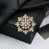 Broche de Moda Retro Flor Perla Diamante Joker de Alta Gama Color Natural Aleación Corsage Alfiler para Ropa Hebilla