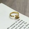 Anel Aberto Esmaltado Vermelho de Angola Atrai-Fortuna Anel de Trevo Vintage de Nicho para Dedo Médio para Mulheres