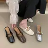 Estilo Minimalista de Nicho Flor de Camélia Retrô Chinelos de Uma Tira Salto Escondido Bico Fechado Novo Modelo de Verão