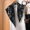 Bufanda Triángulo Perezosa Estilo Francés con Textura Delicada, Adecuada para Uso Diario y Decoración, Bufanda Pequeña para el Cuello de Mujer para Combinar con Camisas, Nuevo Estilo de Moda