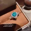 Anillo de Gema Verde Agua Amor en el Río Sena Rico y Encantador Chapado en Oro de 18K Geométricos Azules Verdes Zirconia Pendientes