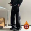 Pantalones de chándal estilo americano, de calle, holgados, de pierna recta, de pierna ancha, forrados de forro polar para hombre, perfectos para otoño e invierno, una opción moderna y casual