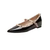 Versão em Pele de Ovelha Sapatos Baixos com Bico Apontado Vermelhos para Mulheres 2025 Nova Coleção Primavera & Outono Aumento Interno Bico Raso Rivet Sapatos Mary Jane
