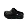 Sandalias de Verano Nuevas Estilo Coreano con Tachuelas Puntera Cerrada Slip-On para Mujer Simples de Color Sólido Versátiles para Exteriores Suela Gruesa