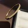 Pulseira com fecho de coração de zircônia banhada a ouro 18K real, estilo palácio vintage, joia de moda requintada transfronteiriça europeia e americana