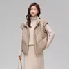 Colete de Plumas Feminino Novo Inverno Curto Fashionável Peça Externa Simples Versátil Colete de Meia-manga para Cintura