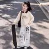 Conjunto de dos piezas para niña para primavera y otoño 2026: Top de punto con cuello polo, patchwork y cuello redondo, y pantalón ancho de encaje dulce
