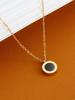 Tendencia japonesa y coreana nuevo collar de acero de titanio con números romanos cadena de clavícula de doble cara resistente al desvanecimiento negro y blanco moda ins temperamento