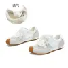 Tenis de Encaje de Piel Genuina para Mujer, Nuevo Estilo Primavera 2026, Malla Transpirable, Versátiles con Faldas, Detalles de Perlas, Tenis Versátiles