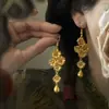 Elegantes Pendientes de Flor de Metal 3D de Alta Gama para Mujer Modernos de Alta Gama con Atmósfera Pendientes de Botón Diseño de Nicho Joyería para Orejas de Lujo Ligero