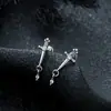 Pendientes con Forma de Espada de Acero de Titanio para Hombres, Lujo Ligero, Diseño de Nicho de Gama Alta, Pendientes de Moda, Accesorios de Joyería para Uña del Hélix del Oído de Mujer al por Mayor