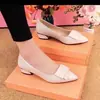 Zapatos de tacón grueso para mujer, nuevo estilo otoño 2026, zapatos de cuero de punta baja y poco profundos, zapatos versátiles de cuero suave para ir al trabajo para madres