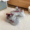 Zapatillas infantiles de moda, colección otoño 2026: nuevos estilos para zapatillas gruesas de niño y zapatillas casuales de malla para niña, zapatillas versátiles para correr