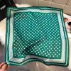 Lenço Quadrado Clássico Versátil Novo com Bolinhas e Borda Listrada Retrô, Lenço de Seda para Mulheres, para Deslocamento na Primavera e Verão, Lenço para Pescoço com Proteção Solar