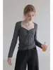 Camiseta de manga larga a rayas ummoimoi para mujer, nuevo estilo de otoño con diseño retorcido, única y de nicho, adecuada como top de capa base
