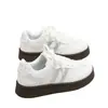 Tênis listrados com bolinhas versáteis para mulheres, novidade outono 2026 estilo campus coreano sola macia confortável casual sapatos de treino alemães