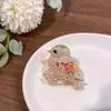 Broche de Novo Estilo Transfronteiriço, Corsage Colorido para Mulheres, Alfinete Exquisito, Estilo Retrô Europeu e Americano, Acessório para Terno, Joia Anti-Exposição