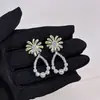 Brincos de Zircônia Floral Fresca, Brincos de Pérola Pendentes Exquisitos de Nicho, Estilo Suave, Luxo Leve, Brincos Modernos e Versáteis para Mulheres